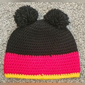 Womens Black and Red Pom-Pom Beanie Mickeymouse​​​​
